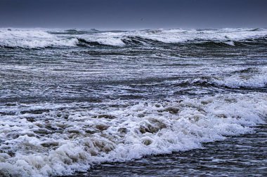 Fransa 'nın güneyindeki Port La Nouvelle sahilinde fırtına.