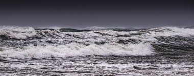 Fransa 'nın güneyindeki Port La Nouvelle sahilinde fırtına.