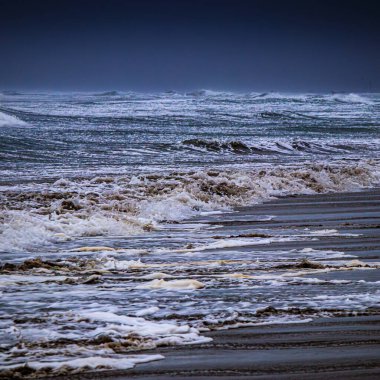 Fransa 'nın güneyindeki Port La Nouvelle sahilinde fırtına.