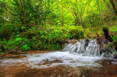 Escouloubres Vadisi 'nin manzarası karın altında, Pireneler' de, Fransa 'da