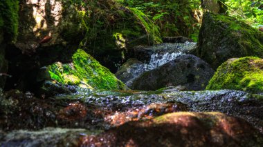 Escouloubres Vadisi 'nin manzarası karın altında, Pireneler' de, Fransa 'da