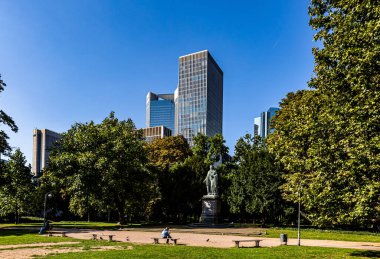 Frankfurt 'un iş bölgesinin sokakları.