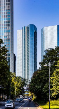 Şehirdeki modern binalar