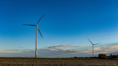 Rüzgar türbini sahada