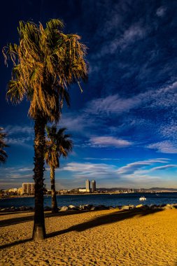 Sahilde güzel bir gün batımı