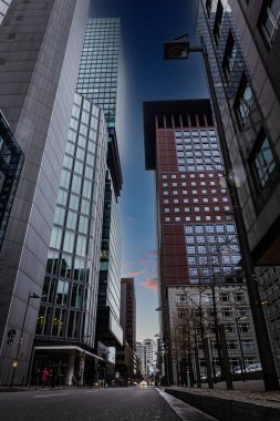 Frankfurt 'ta güzel bir akşam manzarası var.