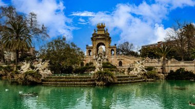 Cascada anıtının çeşmesinin manzarası, Barcelona