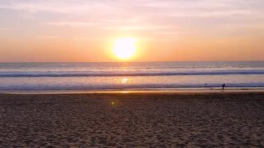 Denizde güzel bir gün batımı