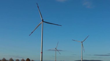 Rüzgar türbini sahada