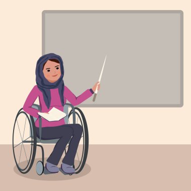 Tesettürlü Müslüman kadın öğretmen tekerlekli sandalyeye oturur ve bir kalemle tahtayı işaret eder. Vektör illüstrasyonu