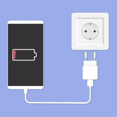 Düşük pil bildirim simgesi ve şarj adaptörlü akıllı telefon. Teknoloji, pil yönetimi ve elektronik aygıtlarla ilgili kavramları temsil etmek için vektör illüstrasyonu