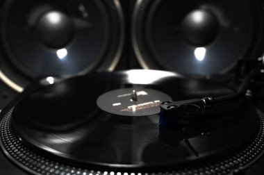 turntable ve uzun oyun plakları 