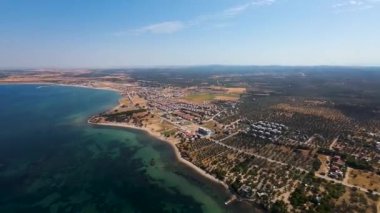 Geyikli ilçesi, Anakkale 'nin en popüler tatil beldelerinden biri.