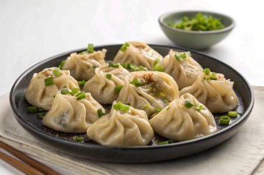 Asya mutfağı. Et ve sebzeli Çin mantısı..