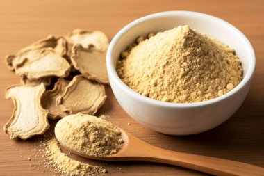 Tahta kasede zerdeçal tozu