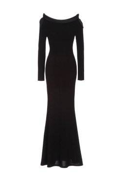 Siyah uzun gece elbisesi beyaz arka planda izole