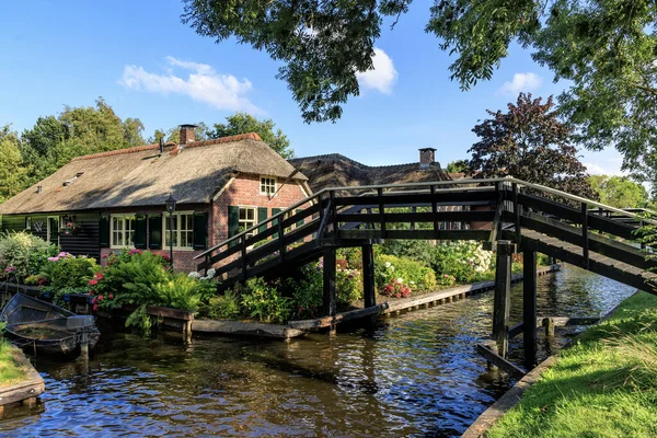 Panoramiv Άποψη Του Καναλιού Του Νερού Και Παραδοσιακά Ολλανδικά Σπίτια — Φωτογραφία Αρχείου