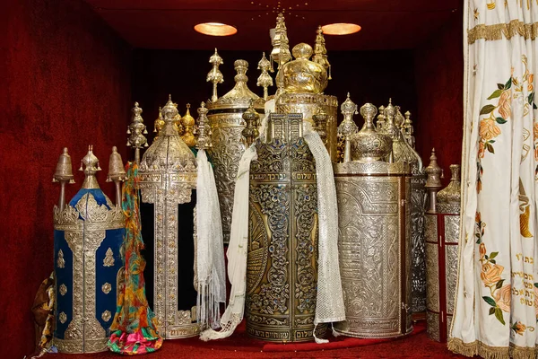 Sinagog parşömenlere Tevrat