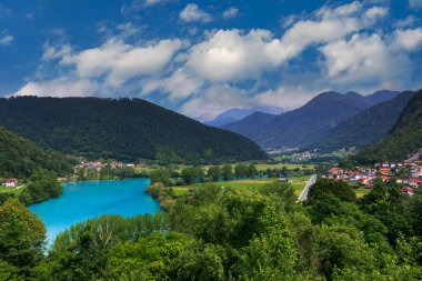 Julian Alps ve çoğu na Soci Gölü, Slovenya.