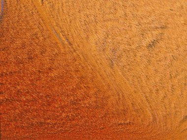 Renkli dinamik dalgaların bulanık arkaplanı olan soyut sarı eğimli arkaplan. Dalga tasarımı için uygun görüntü