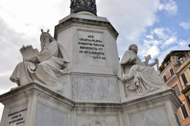 Colonna dell 'Immacolata 24 Ocak 2009. Roma İtalya 'nın tarihi simgesinden alınmış güzel bir heykel.