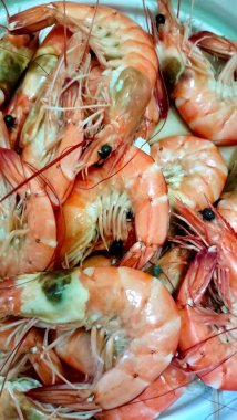 Piyasada taze karides