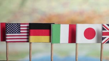 G8: Fransa, ABD, Almanya, İtalya, Japonya, Birleşik Krallık, Kanada, Avrupa Birliği.