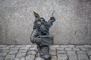 Wroclaw, Polonya - 25 Ocak 2025: Dayanışma Cüce Heykeli Radyo Yayıncısı Wroclaw, Onurlu Muhalefet ve Özgürlük Hareketleri