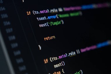 Renkli programlama kodları olan bilgisayar ekranının kapatılması, geri dönüş anahtar kelime, yazılım geliştirme ve kodlamaya odaklanın