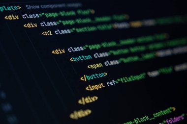 Renkli html kodlu bilgisayar ekranının kapatılması, div ve düğme elemanlarına odaklanılması, web geliştirme ve ön yüz tasarımı