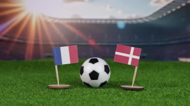 Fransa Danimarka 'ya karşı milli bayraklarla futbol maçı konsepti, yeşil sahada futbol topu ve bulanık stadyum uluslararası spor rekabetini ve birliği simgeliyor. yakınlaştır