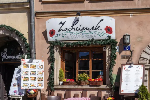 Varşova, Polonya - Nisan 03, 2025: Polonya 'nın Varşova şehrinde 