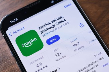 Poznan, Polonya - 26 Mart 2025: Zappka uygulamasının App Store 'da Zabka Polska tarafından market alışverişi, promosyonlara ulaşmak, sadakat puanları toplamak ve mağaza ödüllerini yönetmek için kullanılması