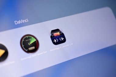 Poznan, Polonya - 15 Mayıs 2025: Bir Apple macOS arayüzü üzerinde Blackmagic Jenaratör Lite uygulama simgesi, test örüntüsü oluşturma ve video kalibrasyonunu gösteren