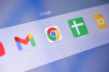 Poznan, Polonya - 15 Mayıs 2025: Apple MacOS arayüzündeki Google Chrome uygulama simgesi, sorunsuz internet erişimini, kapsamlı web taramasını ve geliştirilmiş online keşif becerilerini gösteren
