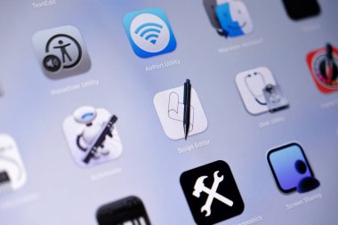 Poznan, Polonya - 15 Mayıs 2025: Bir Apple MacOS arayüzü üzerindeki betik düzenleyici uygulama simgesi, gelişmiş kod yazımı, özel betikleme ve geliştiriciler için modernize edilmiş görev otomasyonu