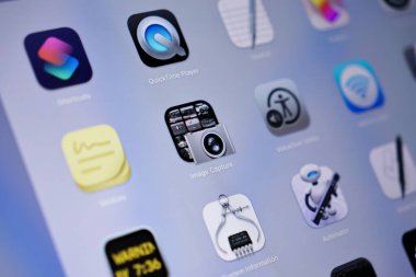 Poznan, Polonya - 15 Mayıs 2025: Apple MacOS arayüzündeki resim yakalama uygulaması simgesi, etkin aygıt bağlantısı ve dijital kameralar ve tarayıcılar için kritik görüntü yönetimi