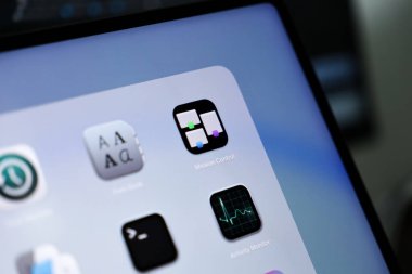 Poznan, Polonya - 15 Mayıs 2025: Apple MacOS arayüzündeki Görev Kontrol uygulama simgesi, dinamik çoklu görev becerileri ve üretkenliği artırmak için önemli sanal masaüstü yönetimi