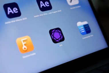 Poznan, Polonya - 15 Mayıs 2025: Bir Apple MacOS arayüzündeki Orb uygulama simgesi, önemli hareket grafikleri tasarımı, yaratıcı süreçlerin modernizasyonu ve kullanıcılar için dijital sanatın geliştirilmesi