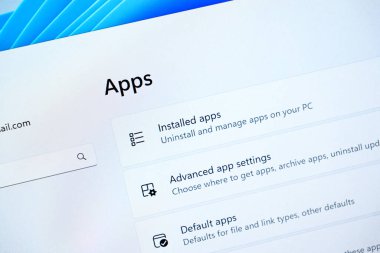 Poznan, Polonya - 6 Haziran 2025: Windows 11 'in Uygulama Ayarları menüsü sistem optimizasyonu, kurulu yazılımın yönetilmesi ve genel kullanıcı deneyiminin geliştirilmesi için hayati kontroller sunuyor