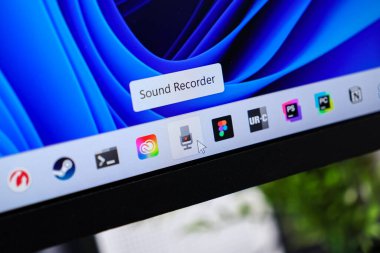 Poznan, Polonya - 6 Haziran 2025: Dijital ses yönetimi ve yazılım arayüzü işlevselliğini vurgulayan Ses Kaydı uygulama simgesini gösteren bir bilgisayar ekranı