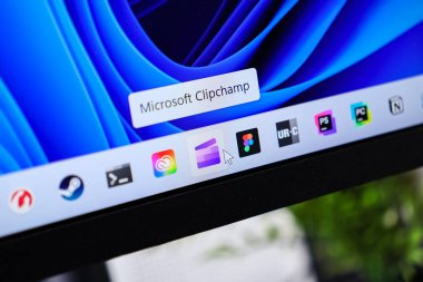 Poznan, Polonya - 6 Haziran 2025: Microsoft Clipchamp uygulama simgesi modern Windows 11 işletim sistemi masaüstünde bir fare imleci tarafından vurgulandı