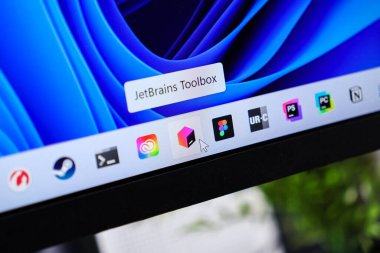 Poznan, Polonya - 6 Haziran 2025: JetBrains Araç Kutusu uygulaması, simgesinin üzerinde yer alan imleç, yazılım çözümlerini vurguluyor