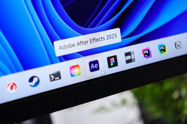 Poznan, Polonya - 6 Haziran 2025: Windows 11 arayüzünde belirgin bir şekilde gösterilen Adobe 2025 uygulama simgesi, profesyonel video düzenleme ve hareket grafikleri araçlarını vurguluyor