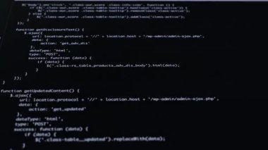 Modern web gelişiminin yazılım mühendisliği, veri yönetimi ve karmaşık arka uç süreçlerinde, karanlık bir ekranda programlama betiğinin ayrıntılı görünümü. Büyüt