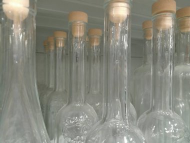 Dükkanda boş şişeler