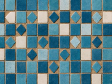 Kare ve mavi mozaik desenli mozaik fayanslar