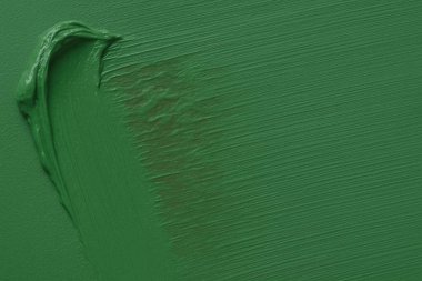 Yeşil boyanın yeşil arkaplan deseni. Boyalı bir duvar beyaz boyayla kaplıdır. bir resmin tasarımı