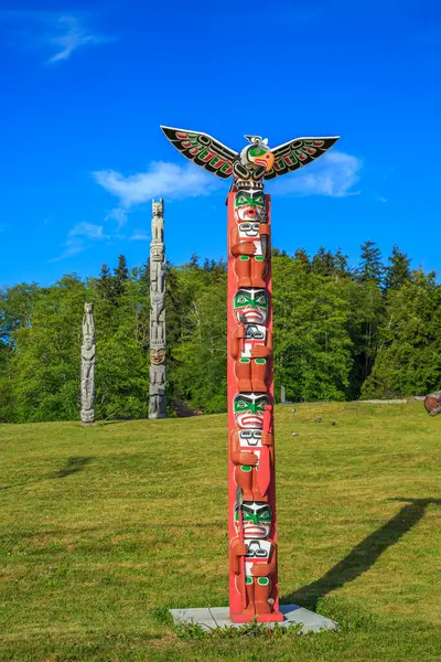 stock image Totem poles in the 'Namgis burial grounds in Alert Bay on Cormorant Island