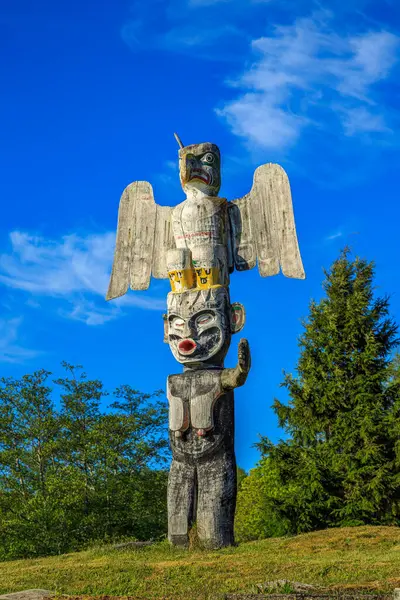 stock image Totem poles in the 'Namgis burial grounds in Alert Bay on Cormorant Island